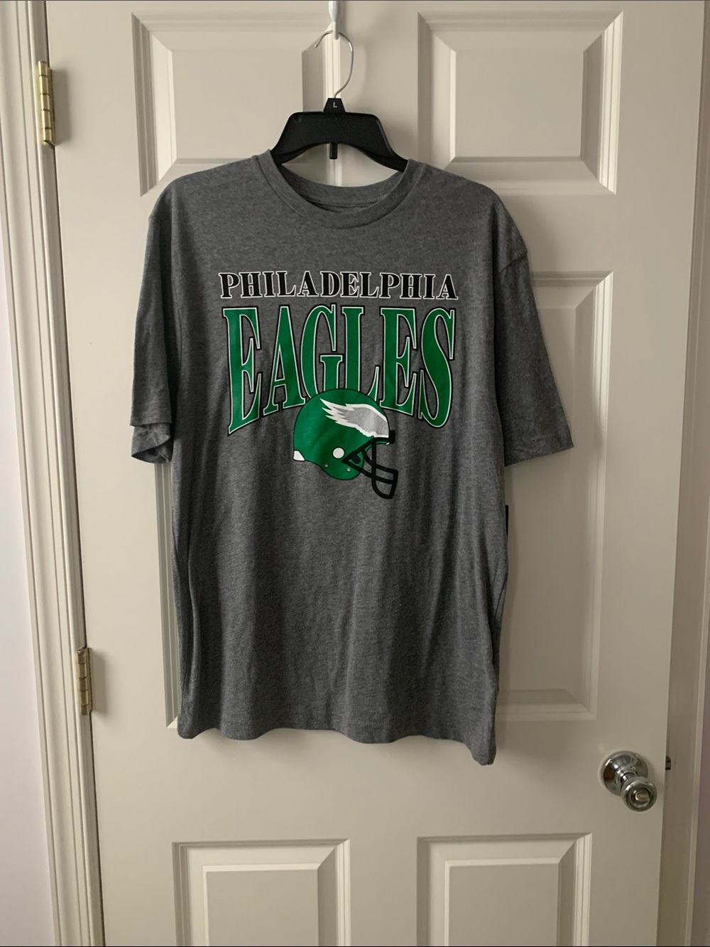 NFL Philadelphia Eagles Gray Short Sleeve Tee with Green Helmet Graphic